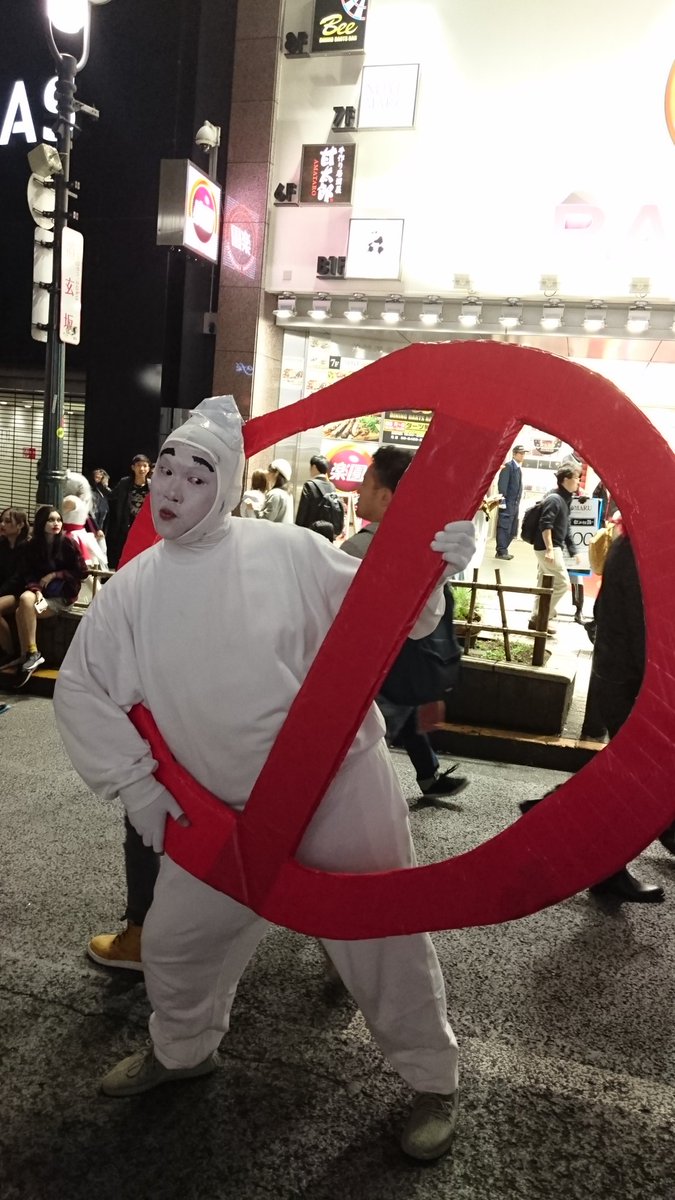 似てる 渋谷ハロウィンで見かけたゴーストバスターズのロゴ仮装がクオリティ高い 笑