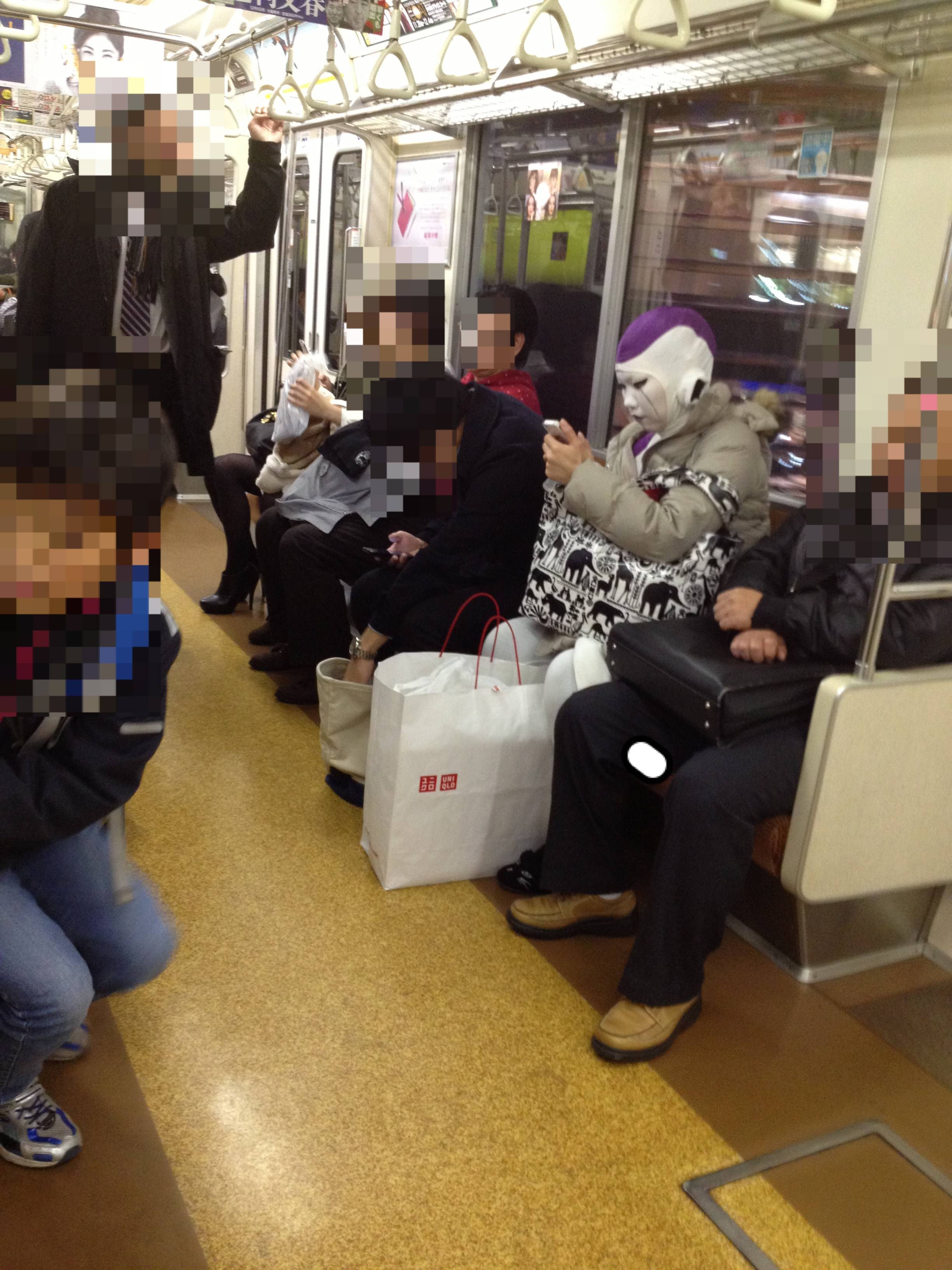 どこへ 東京メトロの銀座線に ドラゴンボール のフリーザ様が乗車なされる 笑