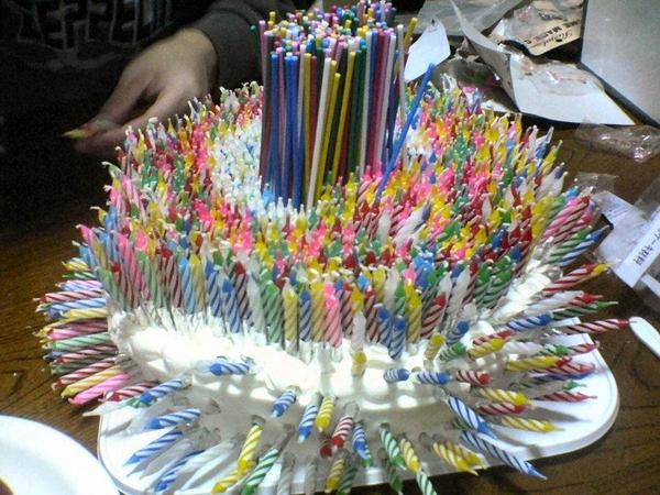 【食べ物おもしろ画像】何歳の人を祝おうとしているのか分からないお誕生日ケーキ（笑）