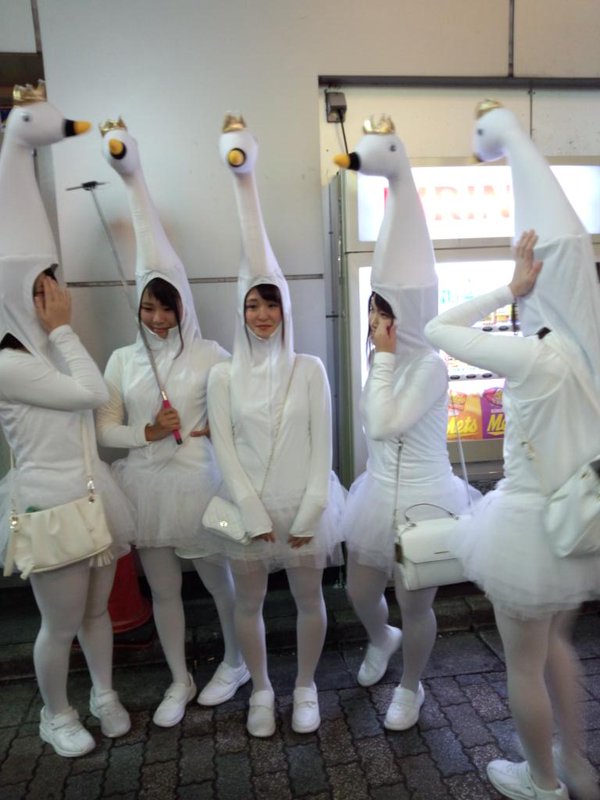 【渋谷ハロウィンおもしろ仮装画像】なぜこの仮装をチョイス？ 渋谷ハロウィンで見かけた若い子たちの仮装（笑）