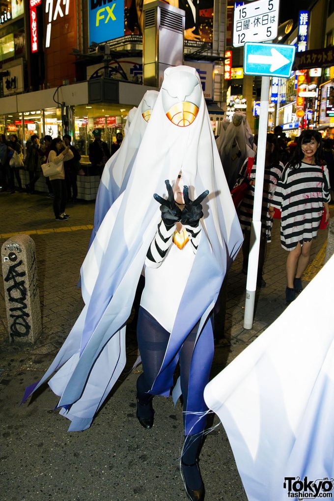 【渋谷ハロウィンおもしろ仮装画像】渋ハロで見かけた白装束の怪しい集団仮装が気味悪い（笑）