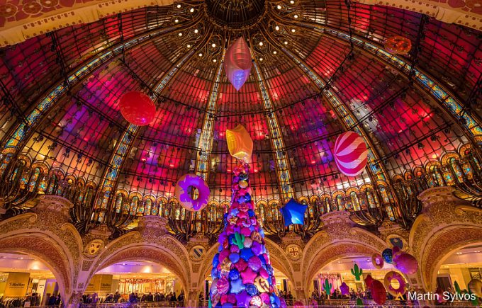 フランスパリの「ギャラリー・ラファイエット」クリスマスツリーが最高に美しい（笑）