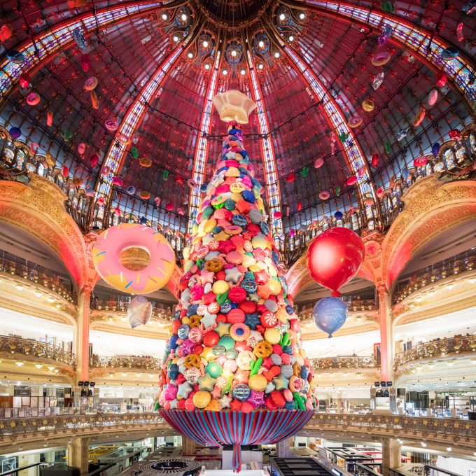 フランスパリの「ギャラリー・ラファイエット」クリスマスツリーが最高に美しい（笑）
