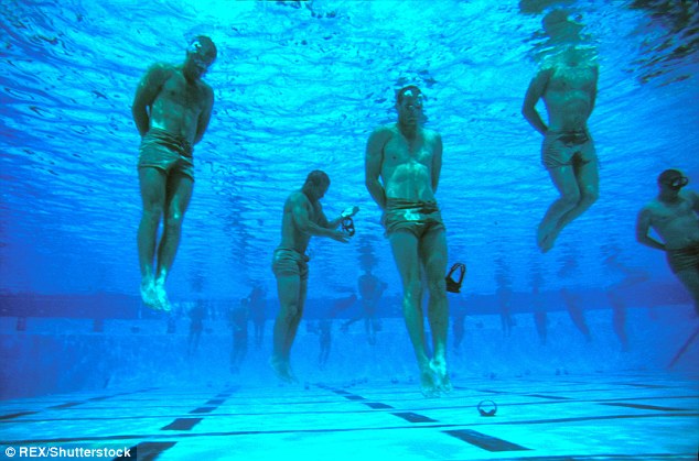 【SEALsの水中訓練おもしろ画像】アメリカ海軍特殊部隊SEALsの水中訓練の様子がまるで拷問（笑）