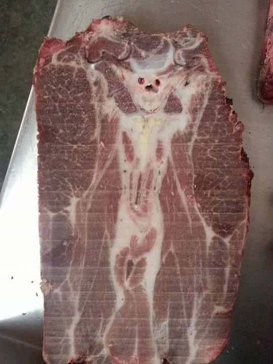 【食べ物おもしろ画像】ひええ！ 悪魔の形をしたステーキ肉がメキシコで発見され話題に（笑）