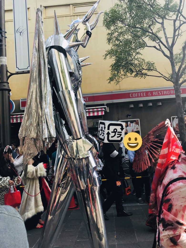 【川崎ハロウィンおもしろ仮装画像】でかい！ 2018川崎ハロウィンで見かけた巨大ロボット仮装が大きすぎ（笑）