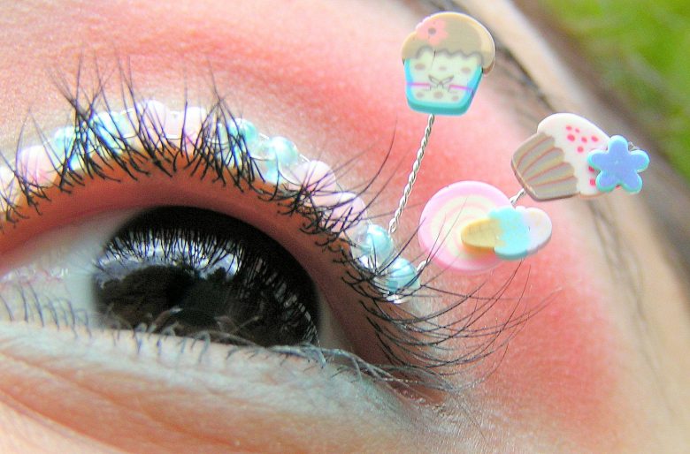 Natalie RussoさんのCotton Candy Eyelash Jewelry