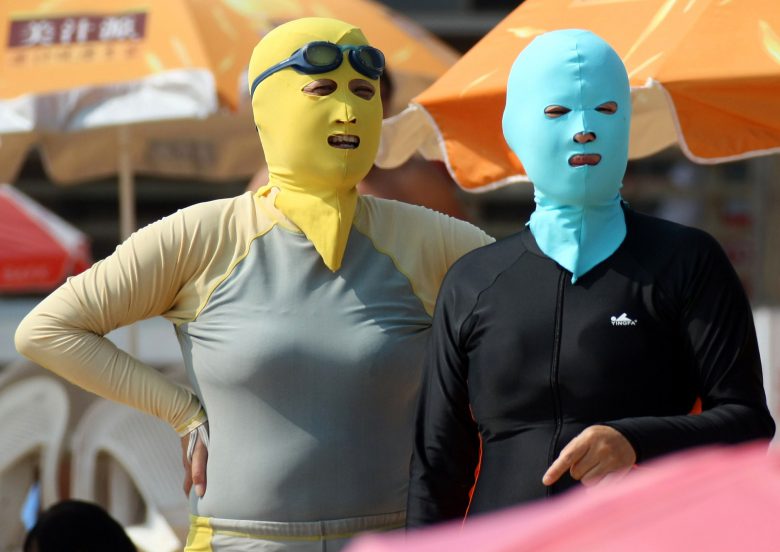【中国の海のフェイスキニおもしろ画像】中国で流行したおもしろいビーチ用マスク「フェイスキニ（Face-kini）」（笑）