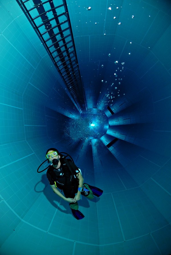 【プールNemo 33おもしろ画像】ベルギーのプール「Nemo 33」が深さがすごくて鳥肌が立つ（笑）