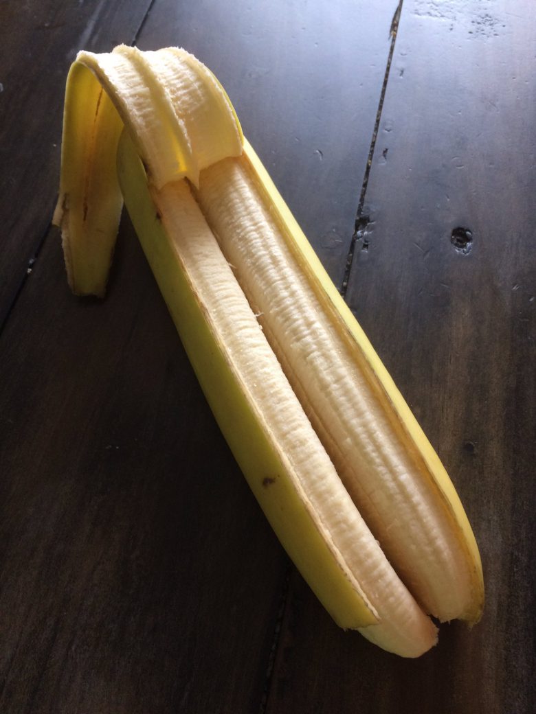 【変わった果物おもしろ画像】変な形だと思ってたら、まさかの双子バナナ（笑）