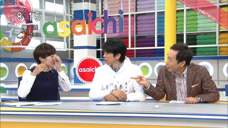 【つけまつ毛が取れるテレビハプニングおもしろ画像】NHK『あさイチ』で有働由美子アナのつけまつ毛が取れるハプニング（笑）