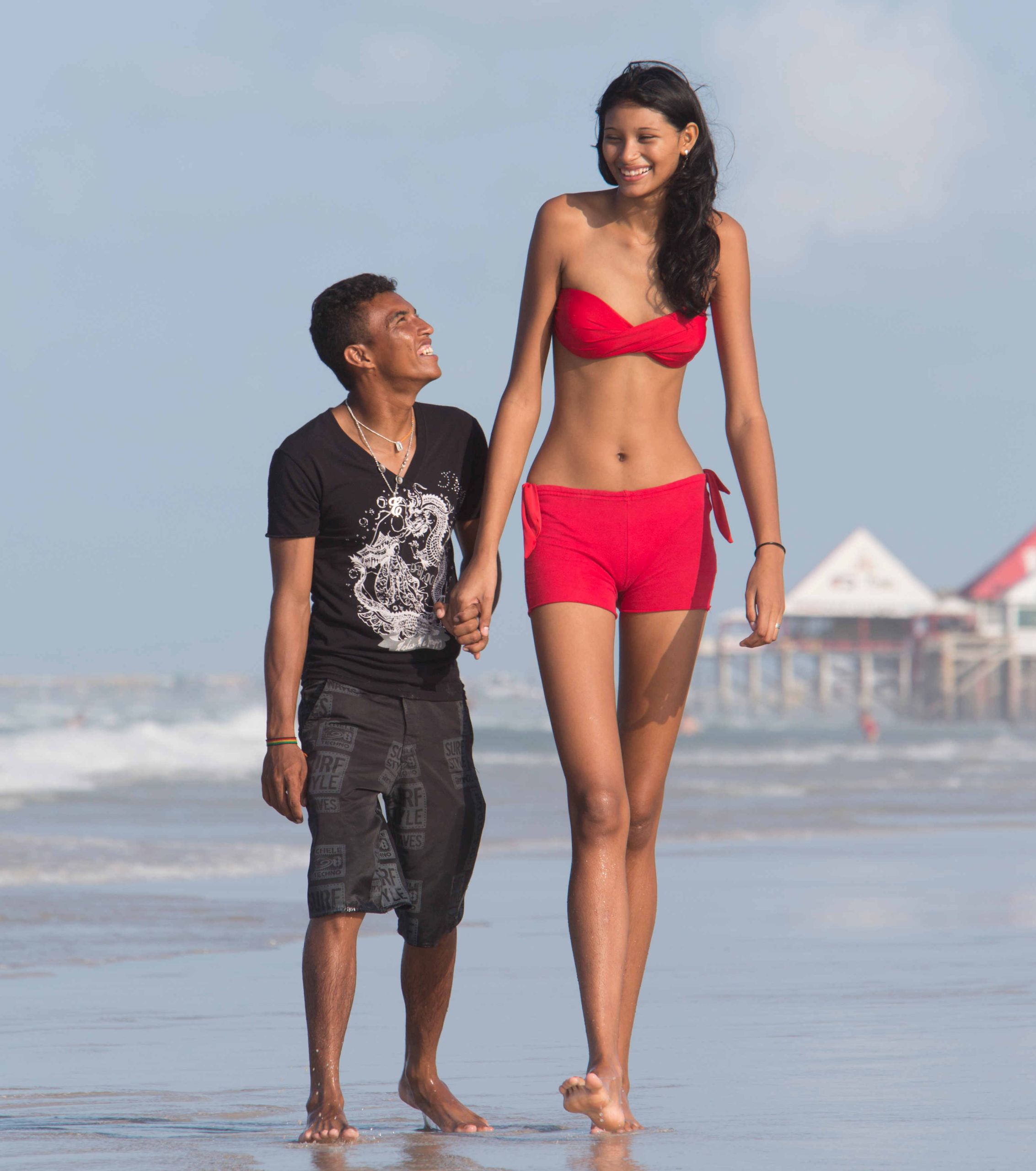 身長3cmのブラジル人女性elisane Silvaと彼氏の身長差 笑