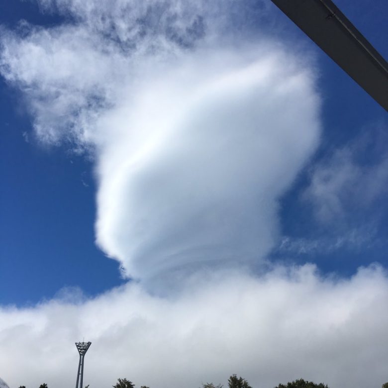 静岡のサービスエリアで撮影された竜の巣みたいな雲（笑）