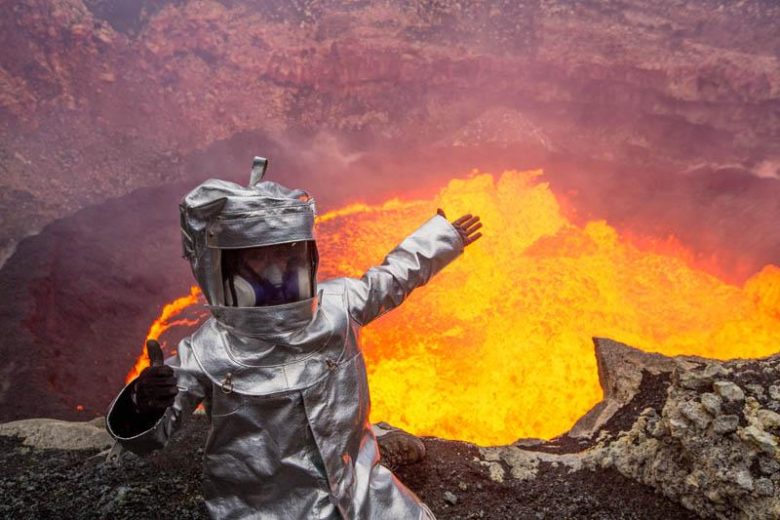 【自撮りおもしろ画像】火山でのエクストリーム自撮り（笑）