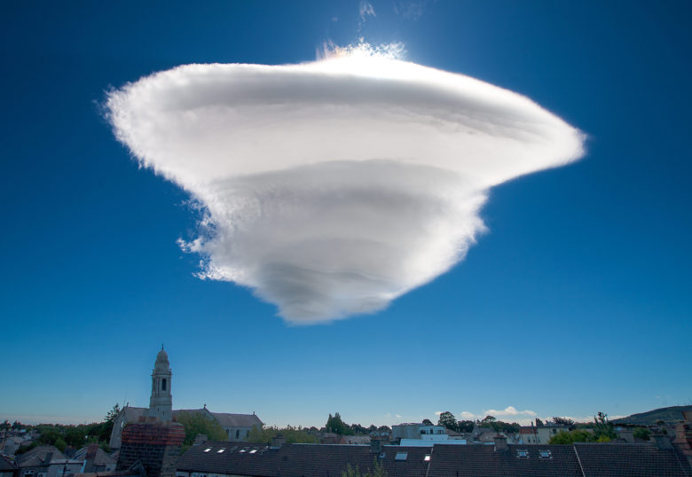 アイルランドで発生したラピュタみたいなレンズ雲（笑）