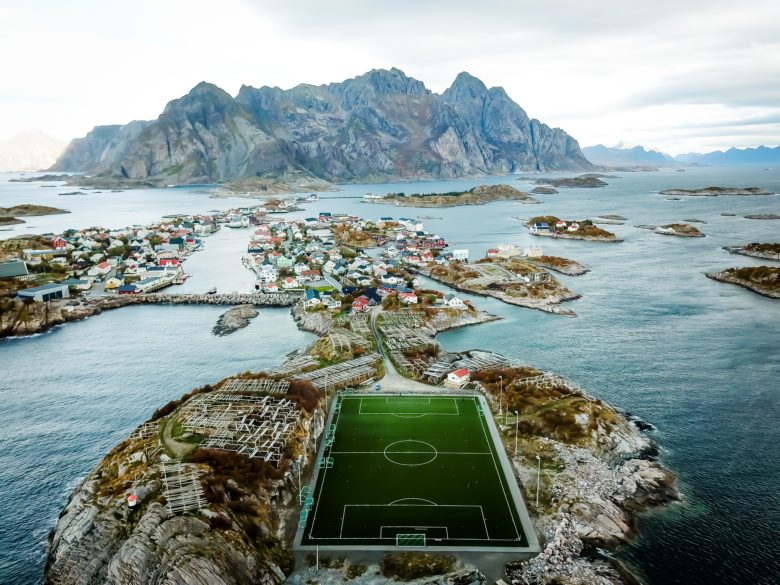 【サッカーグラウンドおもしろ画像】ノルウェーの美しすぎるサッカースタジアム！