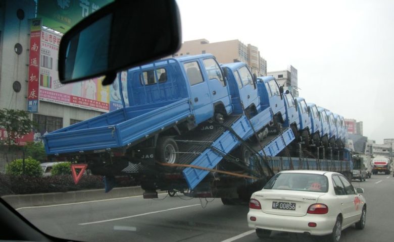 【過積載自動車おもしろ画像】トラックを大量に載せて走るトラック（笑）
