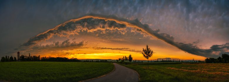 【自然現象衝撃画像】チェコ共和国で撮影された「雲の橋」！