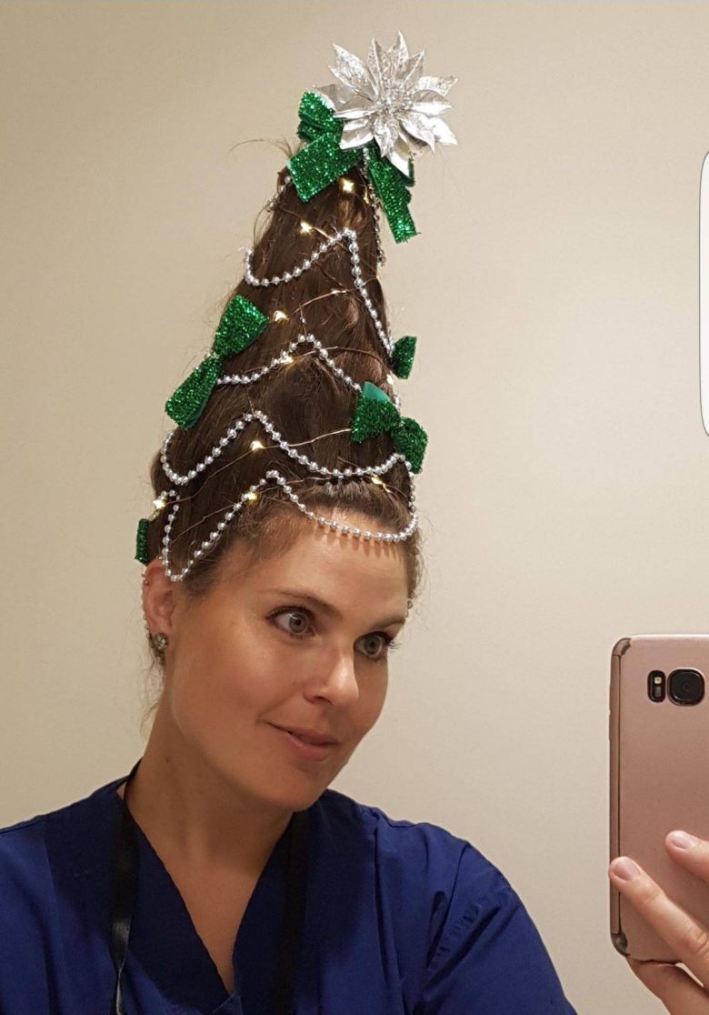 【クリスマスツリーヘアスタイルおもしろ画像】シュールなクリスマスツリーのヘアスタイル（笑）