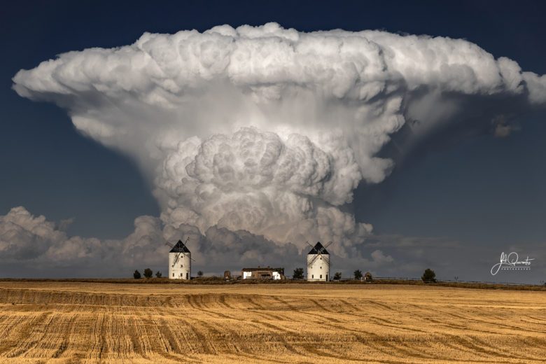 【積乱雲衝撃画像】スペインで撮影された、超巨大な積乱雲！