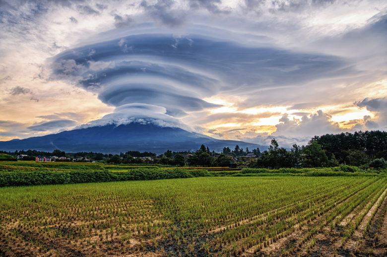 【富士山つるし雲】2020年9月に富士山に現れた巨大な「つるし雲」！ 