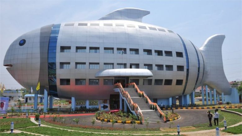 【海外建物おもしろ画像】インドの国家漁業開発庁の魚みたいなビル（笑）