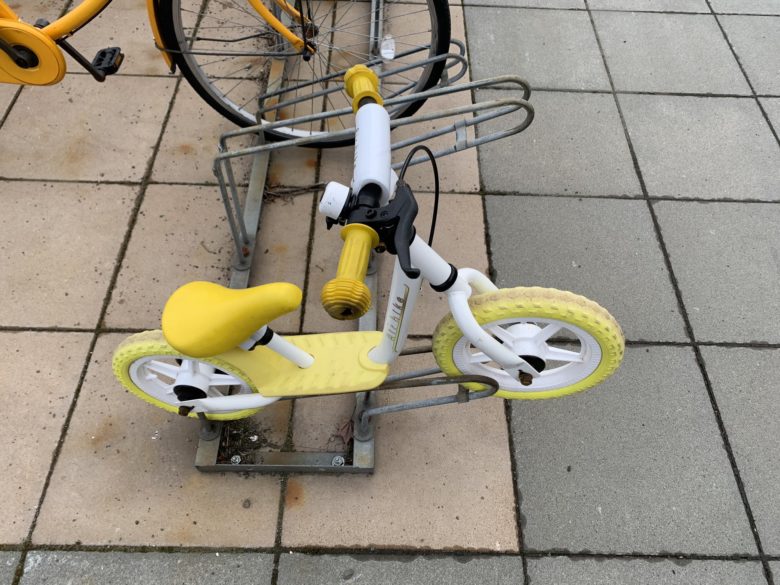 【子ども用自転車おもしろ画像】駐輪場に停められていた子ども用自転車（笑）