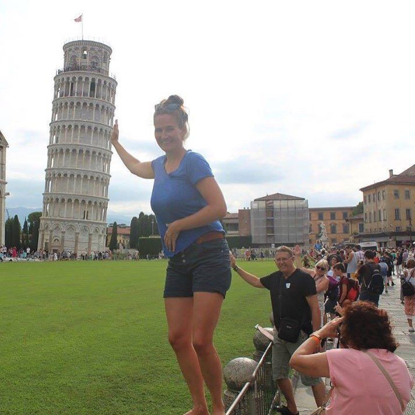 【海外おもしろ画像】ピサの斜塔を支える女性を支えるおじさん（笑）